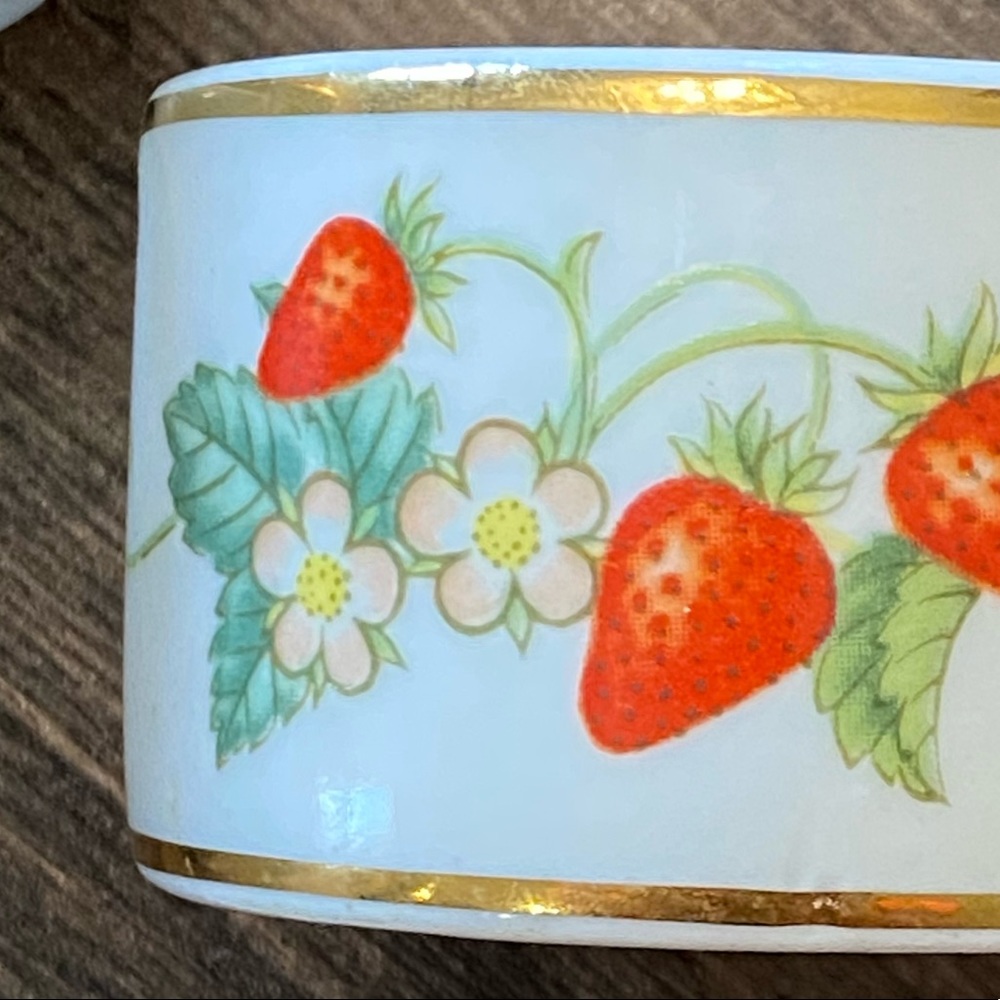 Vintage Avon Strawberry Napkin Holders/Rings Gold Trim Set Of Four EUC - Picture 6 of 6